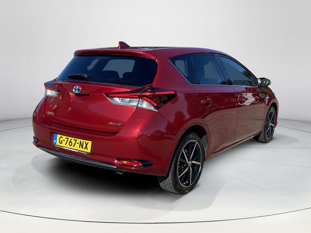 Toyota AURIS 1.8 Hybrid Black Edition | Cruise control | Licht metalen velgen | Bluetooth | Parkeercamera |