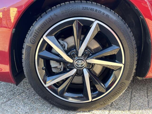 Toyota AURIS 1.8 Hybrid Black Edition | Cruise control | Licht metalen velgen | Bluetooth | Parkeercamera |