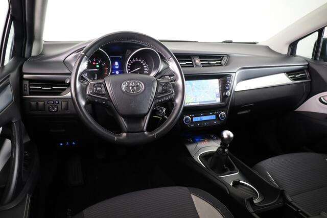 Toyota AVENSIS Touring Sports 1.8 VVT-i Executive Limited | Navigatie | Stoelverwarming |