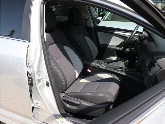 Toyota AVENSIS 1.8 VVT-i SkyView Edition I Automaat I Trekhaak I Navi I Keyless