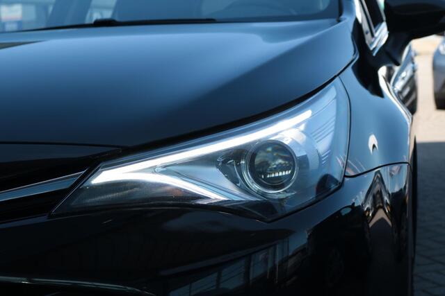Toyota AVENSIS Touring Sports 1.8 VVT-i SkyView Edition, Panodak, Trekhaak, NAVI