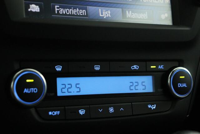 Toyota AVENSIS Touring Sports 2.0 VVT-i Aspiration | Trekhaak | Stoelverwarming | Parkeercamera |