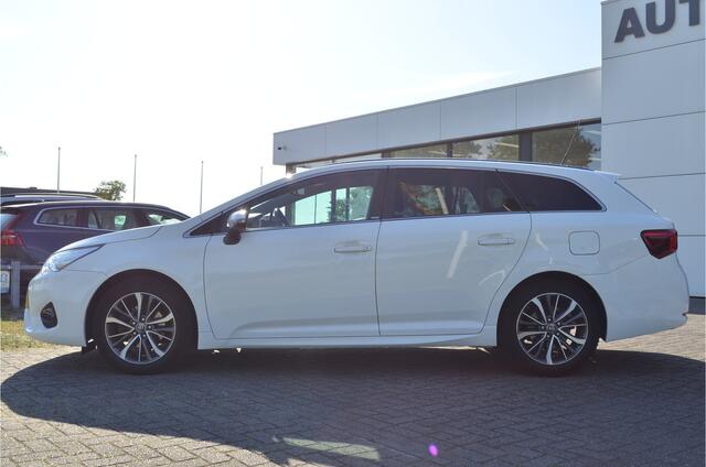 Toyota AVENSIS Touring Sports 1.8 VVT-i Dynamic Keyless | a.Camera | Stoelverwarming | Navi | Cruise | Climate | DAB | Trekhaak | Getint glas | LMV