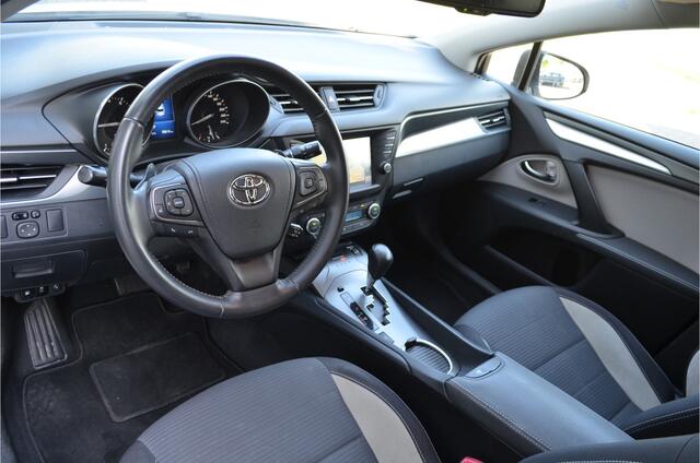 Toyota AVENSIS Touring Sports 1.8 VVT-i Dynamic Keyless | a.Camera | Stoelverwarming | Navi | Cruise | Climate | DAB | Trekhaak | Getint glas | LMV