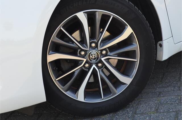 Toyota AVENSIS Touring Sports 1.8 VVT-i Dynamic Keyless | a.Camera | Stoelverwarming | Navi | Cruise | Climate | DAB | Trekhaak | Getint glas | LMV