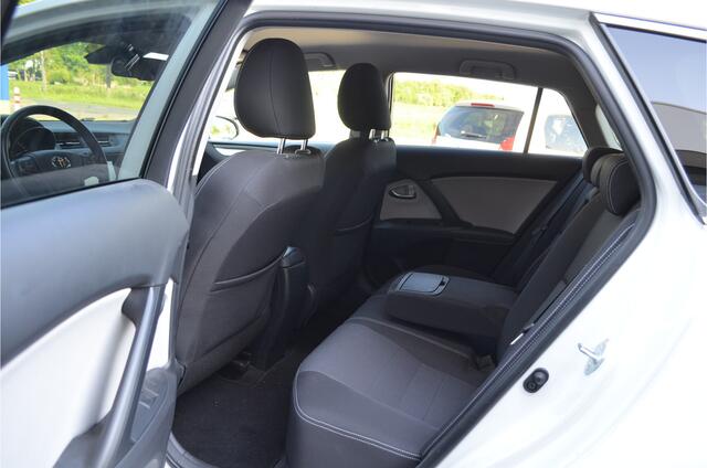 Toyota AVENSIS Touring Sports 1.8 VVT-i Dynamic Keyless | a.Camera | Stoelverwarming | Navi | Cruise | Climate | DAB | Trekhaak | Getint glas | LMV