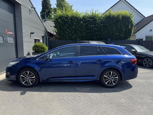 Toyota AVENSIS Touring Sports 2.0 VVT-i Dynamic | Navigatie | Camera | Cruise Control | Lane Assist | Trekhaak |