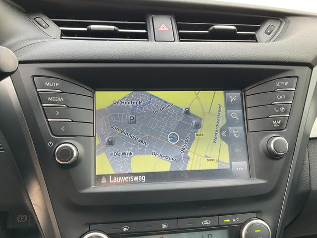 Toyota AVENSIS Touring Sports 1.8 VVT-i SkyView Limited Automaat Trekhaak Stoelverw Camera Dealer-Onderhouden!