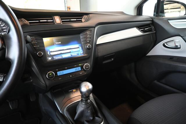 Toyota AVENSIS Touring Sports 1.8 VVT-i SkyView Limited Clima Navigatie Cruise Panoramadak Lane Assist Camera 100% Dealer Onderhouden! Inruil Mogelijk!