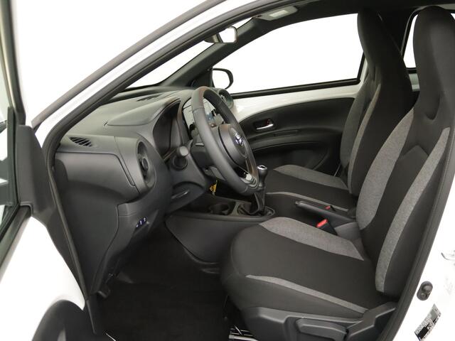 Toyota AYGO X 1.0 VVT-i MT play | All-season banden | Snel rijden |