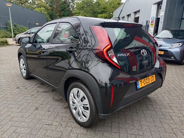 Toyota AYGO X 1.0 VVT-i MT play