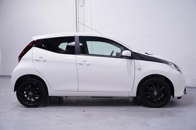 Toyota AYGO 1.0 VVT-i x-play Achteruitrijcamera Apple Carplay 1e Eigenaar NAP