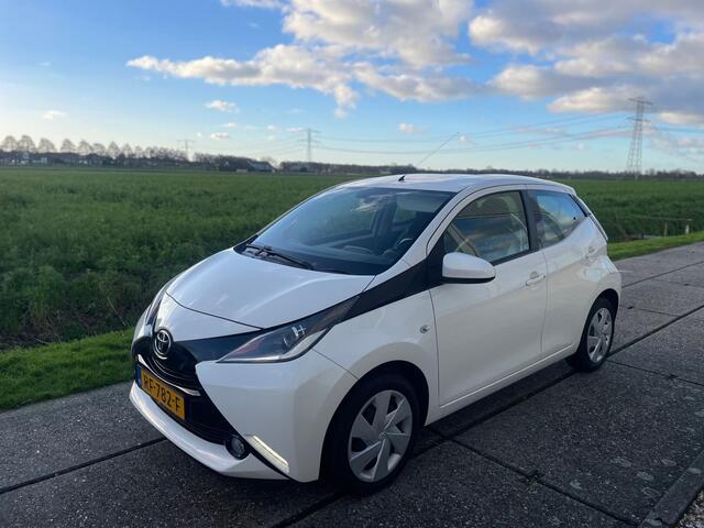 Toyota AYGO 1.0 VVT-i x-play, camera, apple carplay, cruise controle
