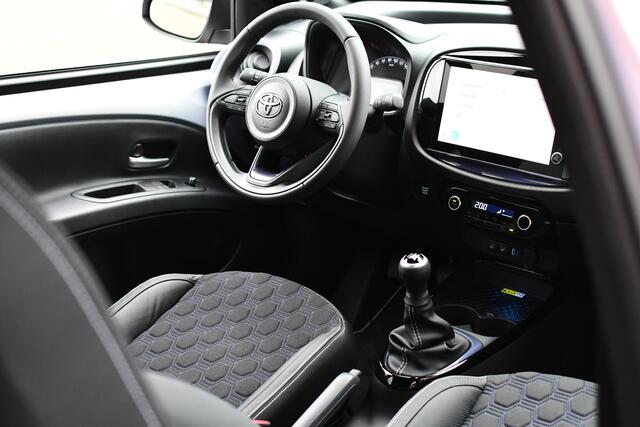 Toyota AYGO X 1.0 VVT-i MT JBL 72pk | NIEUW | Snel leverbaar | JBL audio | Unieke kleur |