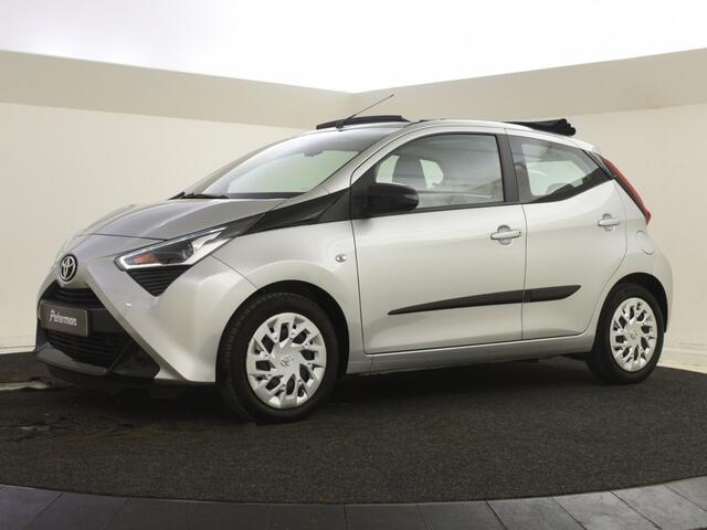 Toyota AYGO 1.0 VVT-i x-play Cabrio Automaat | Navigatie | Camera