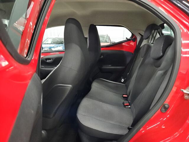 Toyota AYGO 1.0 VVT-i x-play AUT! Carplay! Camera! VERWACHT!!