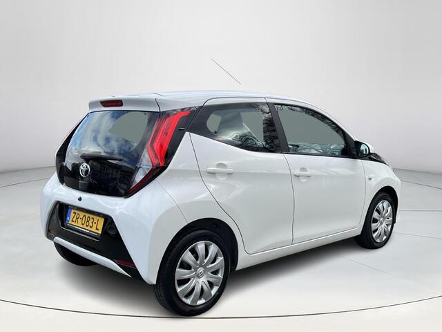 Toyota AYGO 1.0 VVT-i x-play | Navigatie | Airconditioning | Bluetooth | Parkeercamera |