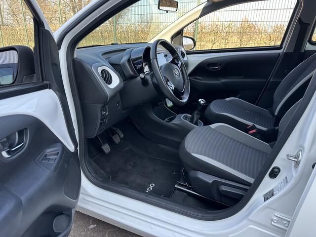 Toyota AYGO 1.0 VVT-i x-play / Carplay / Airco / Camera / NAP