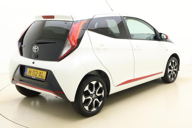 Toyota AYGO 1.0 VVT-i x-joy | Climate control | Camera | Zuinige motor | Lichtmetalen velgen | DAB Radio | Getint glas | 5 deuren