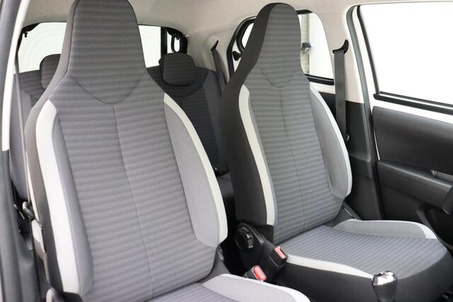 Toyota AYGO 1.0 VVT-i x-joy | Climate control | Camera | Zuinige motor | Lichtmetalen velgen | DAB Radio | Getint glas | 5 deuren