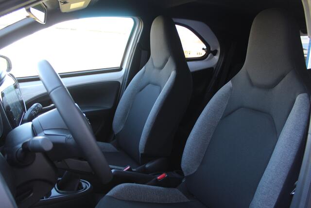 Toyota AYGO X 1.0 VVT-i MT first | Rijklaar | Apple/Android | Camera | Stoelverwarming | Cruise | All season banden