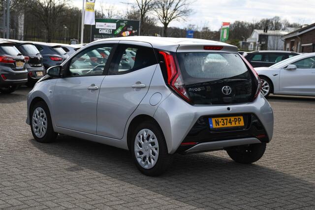 Toyota AYGO 1.0 VVT-i x-play APPLE CARPLAY/ HILLHOLD/ LED