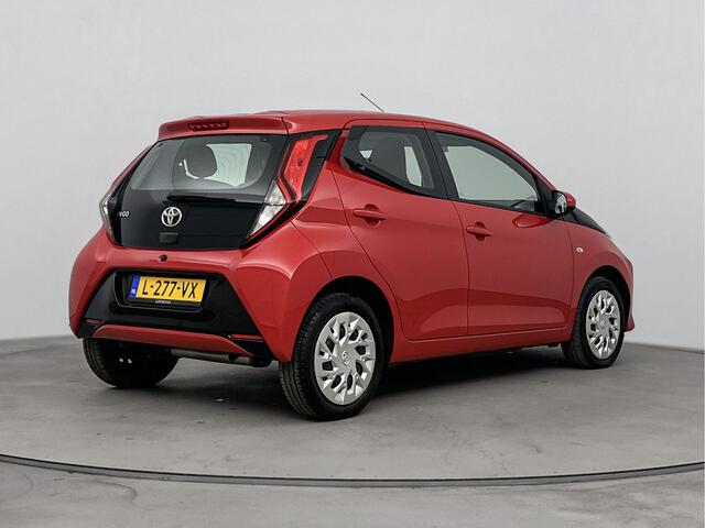 Toyota AYGO 1.0 VVT-i x-play | Airco | Achteruitrij Camera | Cruise Control |