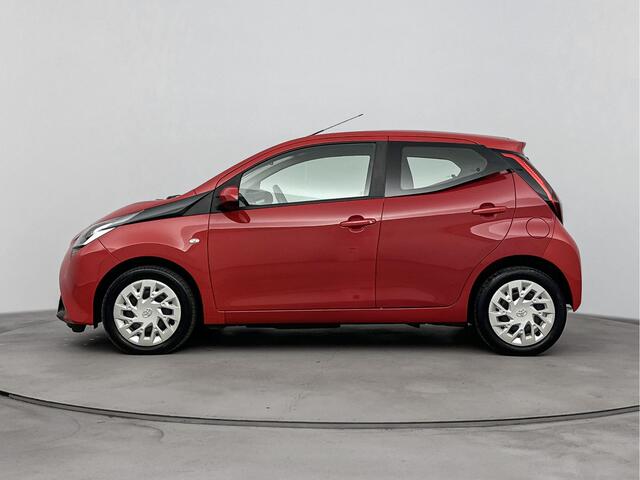 Toyota AYGO 1.0 VVT-i x-play | Airco | Achteruitrij Camera | Cruise Control |