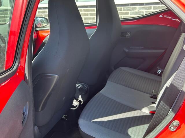 Toyota AYGO 1.0 VVT-I X-Play - Trekhaak - Achteruitrijcamera - Carplay