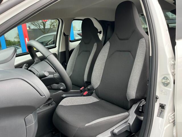 Toyota AYGO 1.0 VVT-I Play Navi Carplay Camera Led 5-Deurs Airco