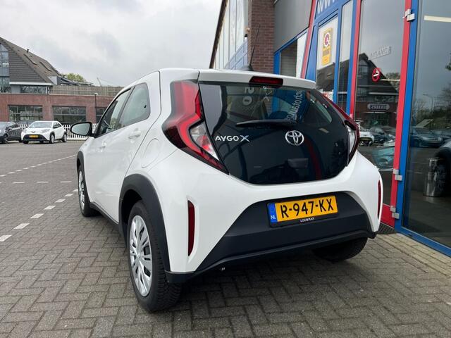 Toyota AYGO 1.0 VVT-I Play Navi Carplay Camera Led 5-Deurs Airco