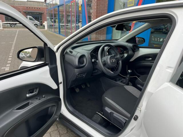 Toyota AYGO 1.0 VVT-I Play Navi Carplay Camera Led 5-Deurs Airco
