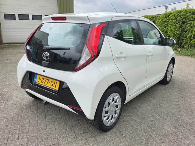 Toyota AYGO 1.0 VVT-i x-play, Camera! Carplay! Trekhaak! Zondag OPEN!