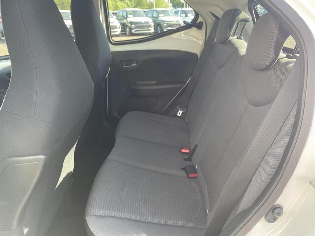 Toyota AYGO 1.0 VVT-i x-play **APPLE CARPLAY/ PARKEERCAMERA/ 36 MAANDEN GARANTIE**