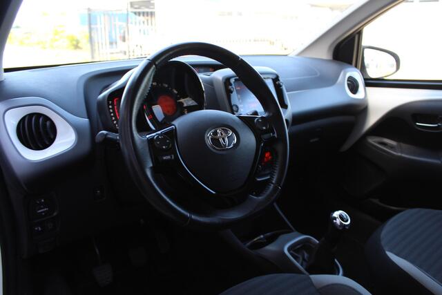 Toyota AYGO 1.0 VVT-i x-joy | Clima | Apple/Android | Camera | LMV