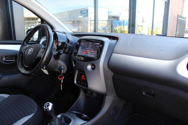 Toyota AYGO 1.0 VVT-i x-joy | Clima | Apple/Android | Camera | LMV