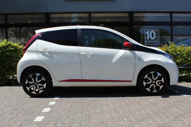 Toyota AYGO 1.0 VVT-i x-joy | Clima | Apple/Android | Camera | LMV