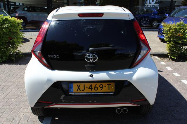 Toyota AYGO 1.0 VVT-i x-joy | Clima | Apple/Android | Camera | LMV