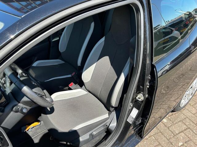 Toyota AYGO 1.0 VVT-I X-PLAY