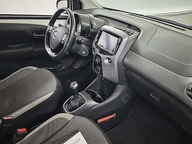 Toyota AYGO 1.0 VVT-i x-play (73 PK) 2e-Eig. & Dealer-Onderh. BOVAG-Garantie. NL-Auto. Navigatie/Apple-Carplay/Android-Auto, Achteruitrijcamera, Airco, Privacy-Glas