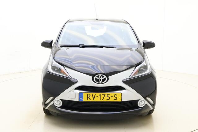 Toyota AYGO 1.0 VVT-i x-play | Achteruitrijcamera | Groot scherm | Airconditioning | Apple Carplay/Android Auto