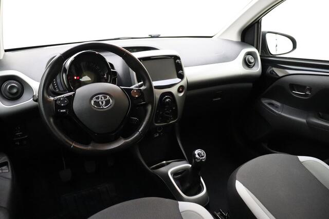 Toyota AYGO 1.0 VVT-i x-play | Achteruitrijcamera | Groot scherm | Airconditioning | Apple Carplay/Android Auto
