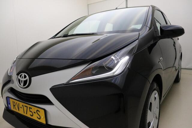 Toyota AYGO 1.0 VVT-i x-play | Achteruitrijcamera | Groot scherm | Airconditioning | Apple Carplay/Android Auto