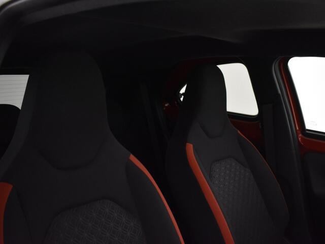 Toyota AYGO 1.0 VVT-i MT Pulse Bi-Tone | Parkeersensoren V+A | Stoelverwarmi