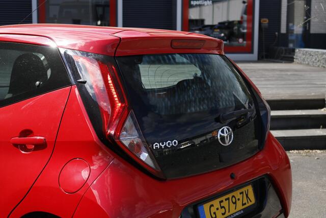 Toyota AYGO 1.0 VVT-i x-play limited