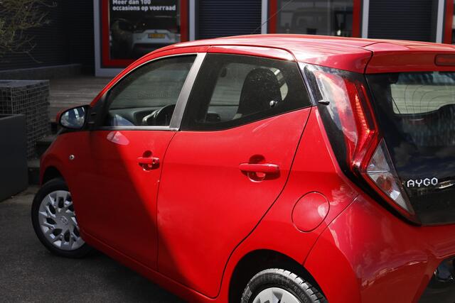 Toyota AYGO 1.0 VVT-i x-play limited