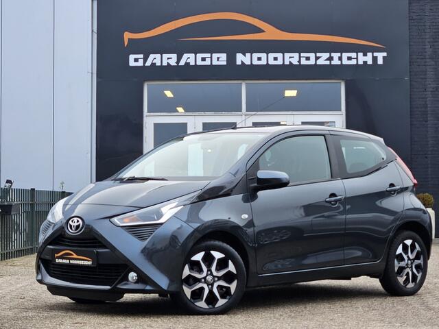 Toyota AYGO 1.0 VVT-i x-play limited AIRCO|CAMERA|USB&AUX|LM-VELGEN|BLUE TOOTH|ELEKTRISCHE PAKKET|LED DAGRIJ VERLICHTING| Deze prachtige verkeerd Volkswagen Volkswagen Golf 1.2 TSI R-Line Edition in zeer mooie staat en rijdt voortreffelijk . Alle documentatie van dez