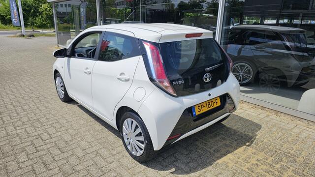 Toyota AYGO 1.0 x-play NLauto | All-seasons | dealeronderhouden