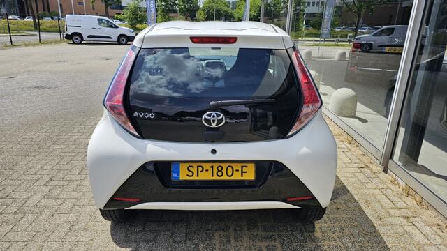 Toyota AYGO 1.0 x-play NLauto | All-seasons | dealeronderhouden