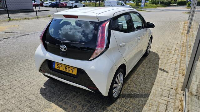Toyota AYGO 1.0 x-play NLauto | All-seasons | dealeronderhouden